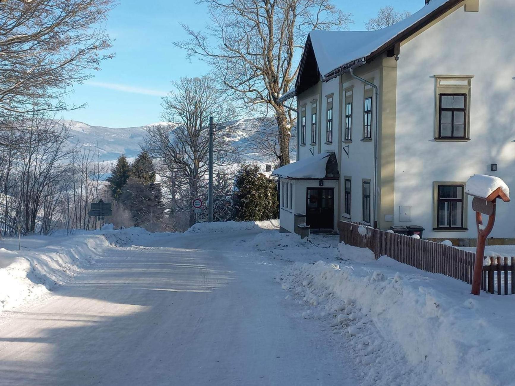 Aparthotel Stará Škola Hedeč Králíky Esterno foto